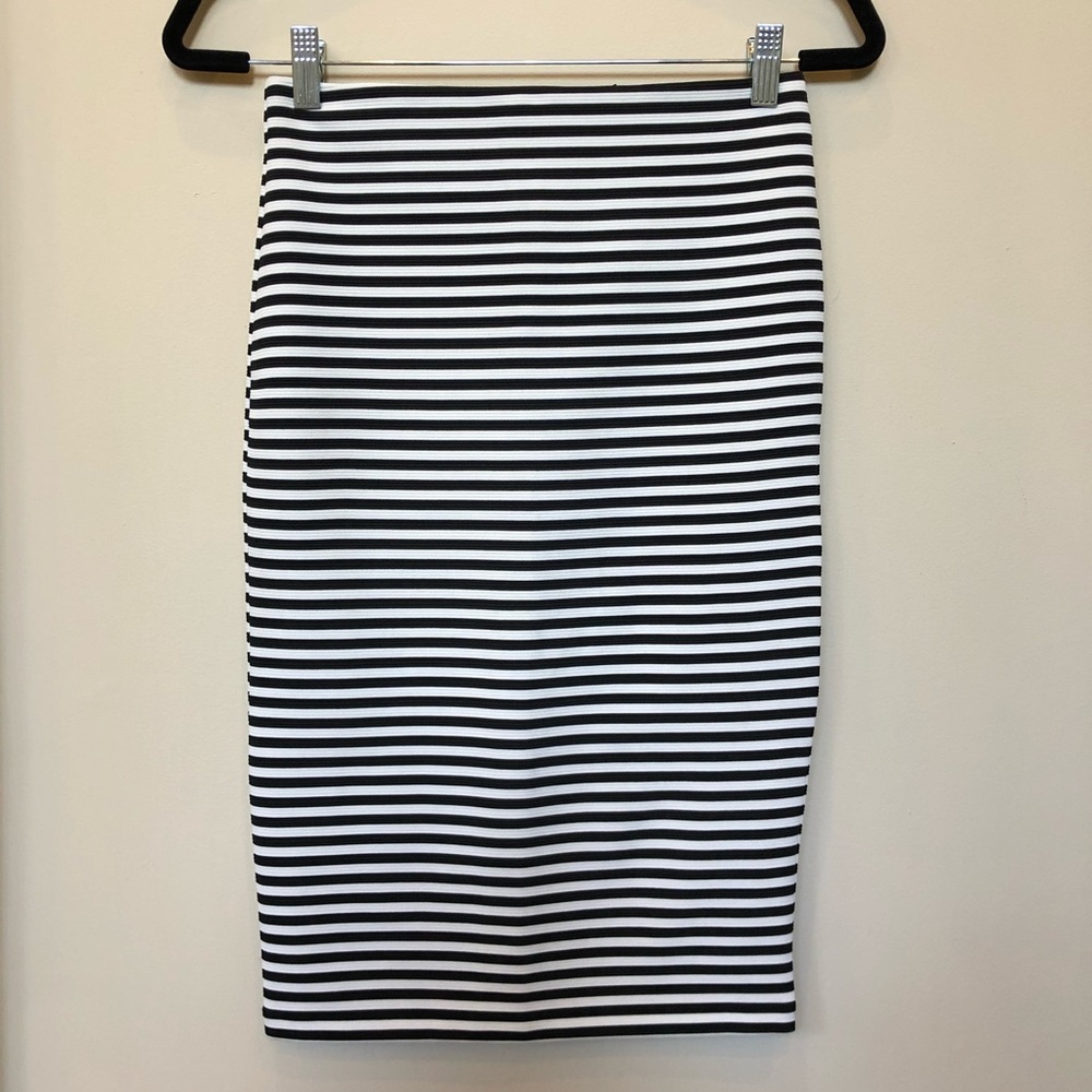 Forever 21 - black and white pencil skirt